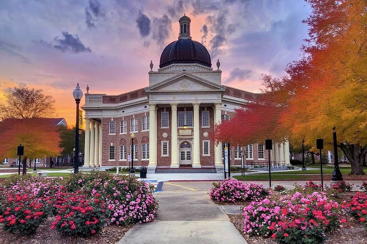 University of Southern Mississippi campus banner